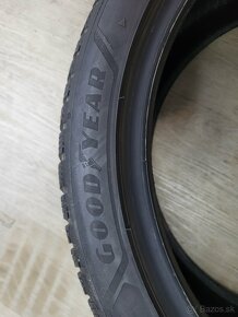 predam zimné pneumatiky Goodyear 245/40 R18 - 4