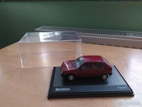 Model Škoda Favorit 1:43 - 4