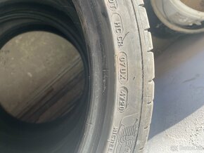 225/40R18 - 4