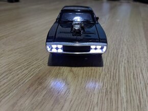 Predam kovovy model Dodge Charger - 4