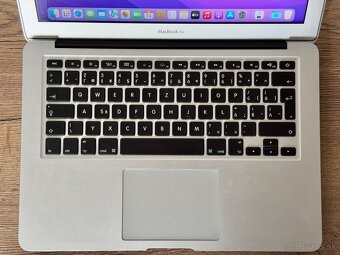 Apple MacBook Air 13 (2017) - 4