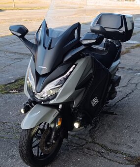 Predám Honda Forza 125 (NSS125AD) r.2022 s doplnkami - 4