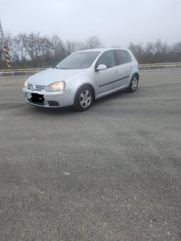 Volkswagen Golf 1.6 FSI - 4