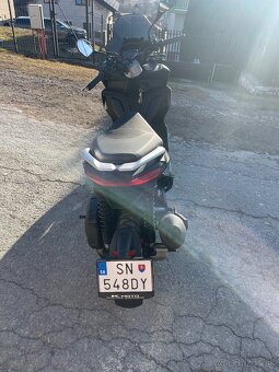 Aprilia sr gt 125 - 4