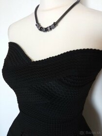 Čierne šaty bez ramienok - 4