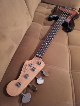 Fender Precision Bass - 4