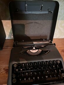 Starožitný písací stroj - 4