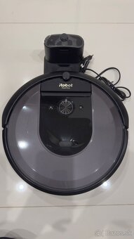 Robotický vysavač iRobot Roomba i7(7158) - 4