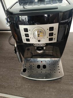 Kavovar Delonghi magnifica S - 4