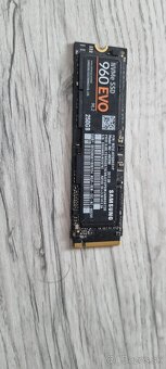 Samsung SSD 960 EVO NVMe M.2 250 GB - 4