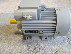 Predám nový pätkový el.motor 3kW 2900ot 230V jednofázový - 4