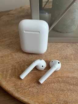 Apple AirPods 2. generácie - 4