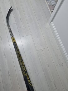 Predám hokejku Bauer Supreme 2S pro. - 4