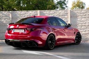 Alfa Romeo Giulia 2.9 Twin Turbo V6 510 AT QV - 4