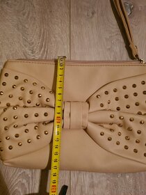 Krémová pudrova clutch kabelka s mašľou - 4