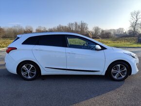 Hyundai i30 1.6 CRDi 110 Comfort - 4