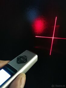 Laserový merač s krížovým laserom - 4