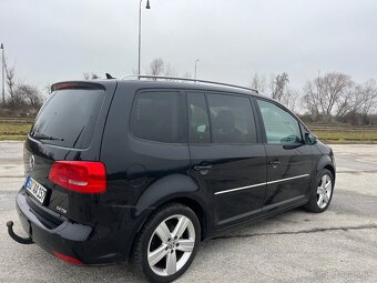 Volkswagen Touran 2.0 TDI highline r.v 2011 navi xenon - 4