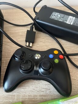 Xbox 360 + kinekt + ovladače - 4