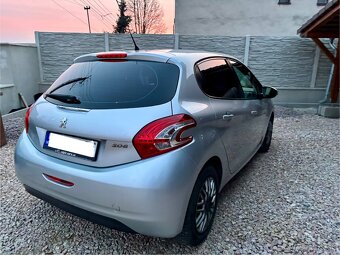 Peugeot 208 - 4