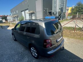 Volkswagen Touran 1.9 TDI DSG 6 - 4