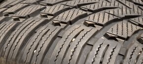 Predám 2ks pekné zimné 255/50r19-107V Nokian - 4