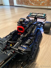 Stavebnica Lego Technic 42171 Mercedes-AMG F1 - 4