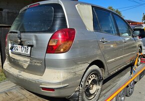 Toyota Corolla Yaris Verso - 4