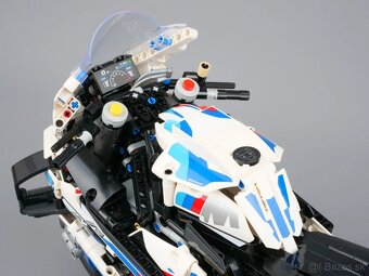 LEGO Technic motorka BMW M 1000 RR 42130 - 4