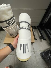 Moon Boot White - 4