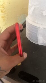 iPhone 11 red - 4