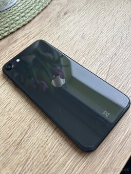 iPhone SE, Black 64GB 2020 - 4