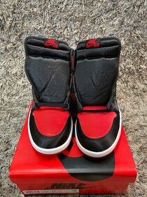 Jordan 1 Satin Bred 42,5 - 4