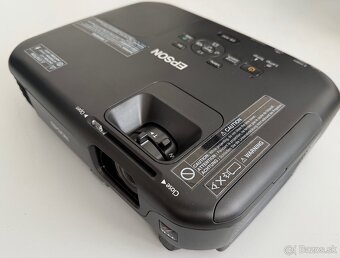 Epson EB-X02 - 3LCD,2600ANSI, 0hod.,- je úplne nový komplet - 4