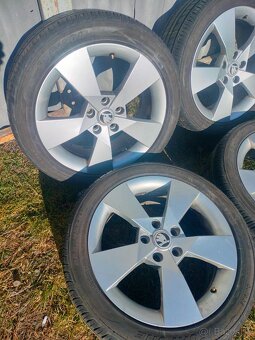 4ks alu disky orig. Škoda 5x112 R17 pneu 7mm 225/45 R17 - 4