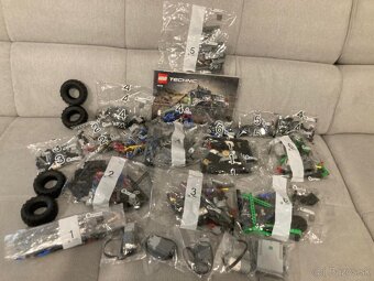 Lego Technic 42129 - 4