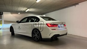 BMW 320i xDrive M Sport - 4