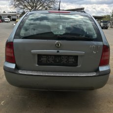 Škoda Octavia Kombi 1.9tdi 74kw 4x4 Xenony - 4