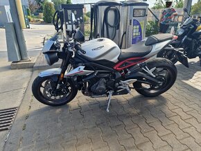 Triumph Street Triple 765 R r.v.: 2020 prvý majiteľ - 4