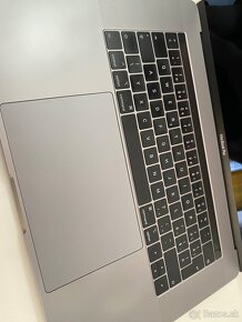 Macbook Pro 15" rocnik 2018 s touchbarom - 4