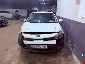 Kia Rio 1,3i benzín havarované - 4