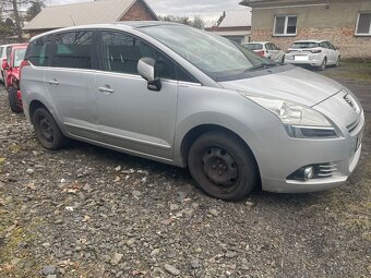 Peugeot 5008 1.6i 115kw, r.7/2011, klima, poškozen motor - 4