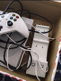 Xbox one S po synovi + 2 ovládače+ 6 hier - 4