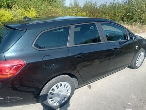 Opel Astra tourer - 4