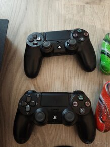 Predám Playstation 4 pro + 13 hier - 4