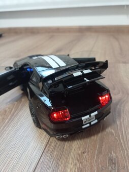 Model Ford Mustang 1:18 - 4