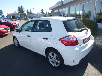 Toyota Auris 1,6i 2012 - 4