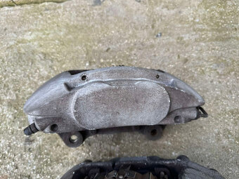 Predné brzdové strmene Brembo (4-piestové, 345mm) Audi A6 C7 - 4