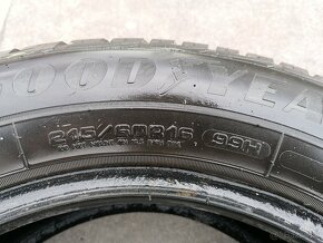 Predám zimná pneu Goodyear performance + 215/60 R16 - 4