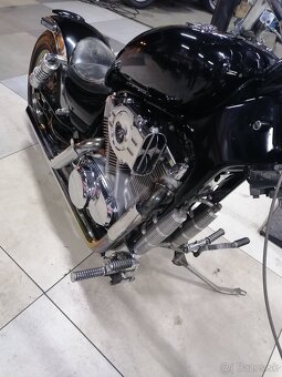 Suzuki Intruder 1400 Custom - 4